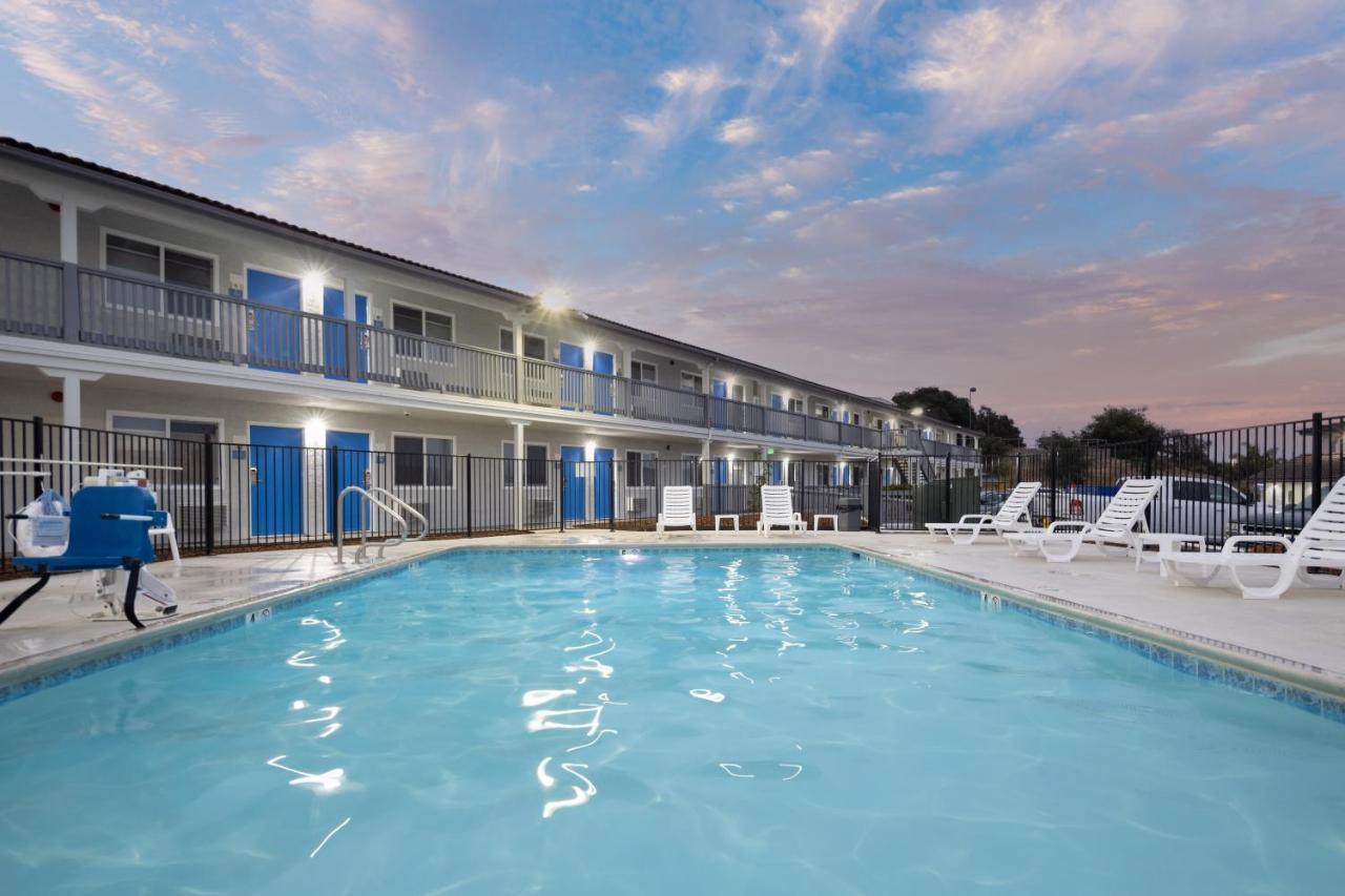 Days Inn By Wyndham Arroyo Grande Pismo Beach Екстериор снимка