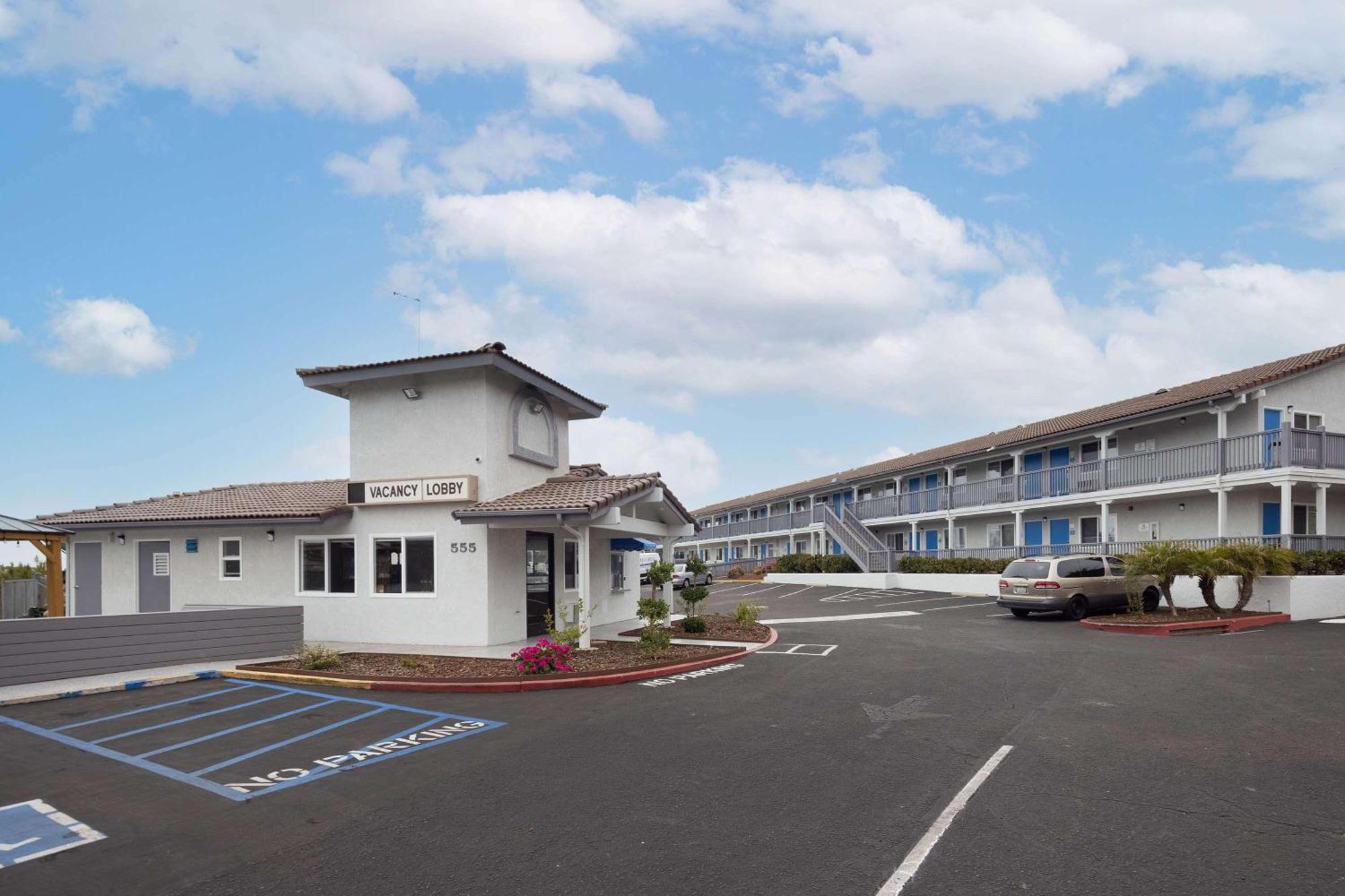 Days Inn By Wyndham Arroyo Grande Pismo Beach Екстериор снимка
