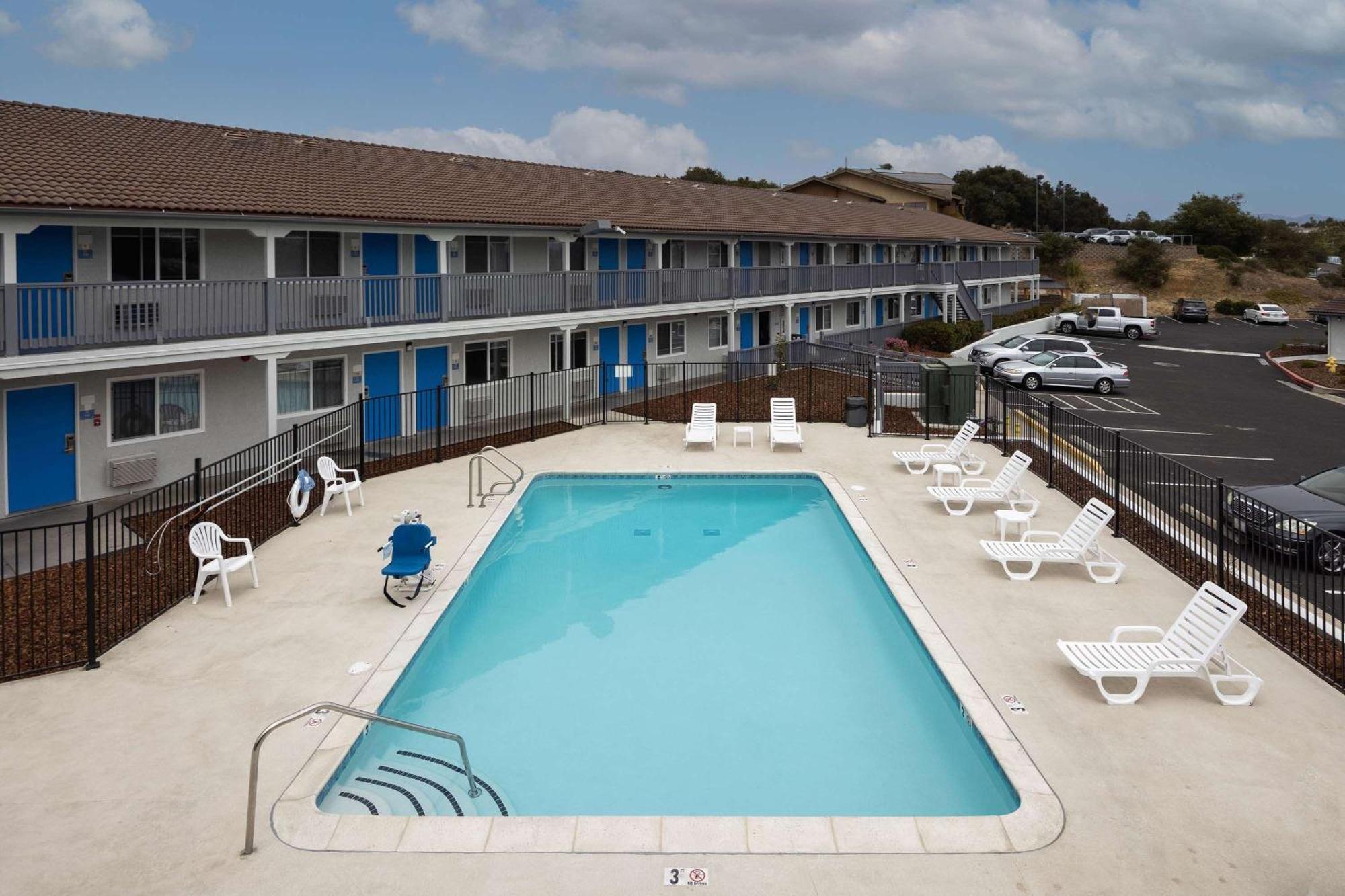 Days Inn By Wyndham Arroyo Grande Pismo Beach Екстериор снимка